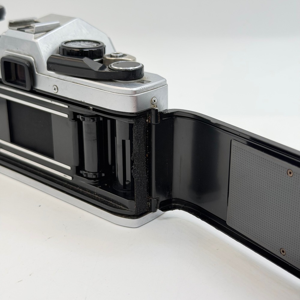 Olympus OM10 35mm Film SLR Camera Body Silver Black with Manual Adapter TESTED - Picture 11 of 12